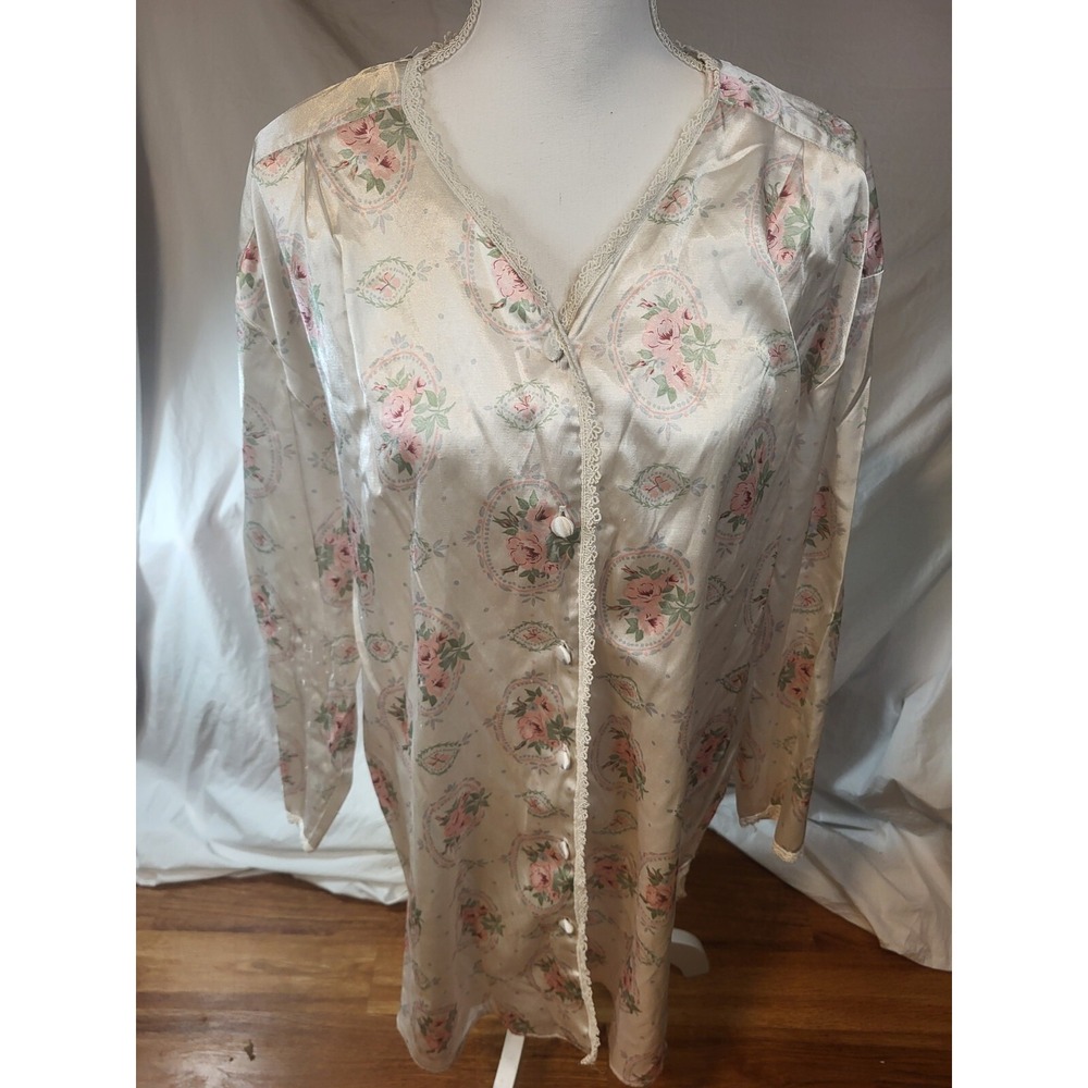 Vtge Kathryn White Floral Lace‎ Silky Long Sleeve Nightshirt